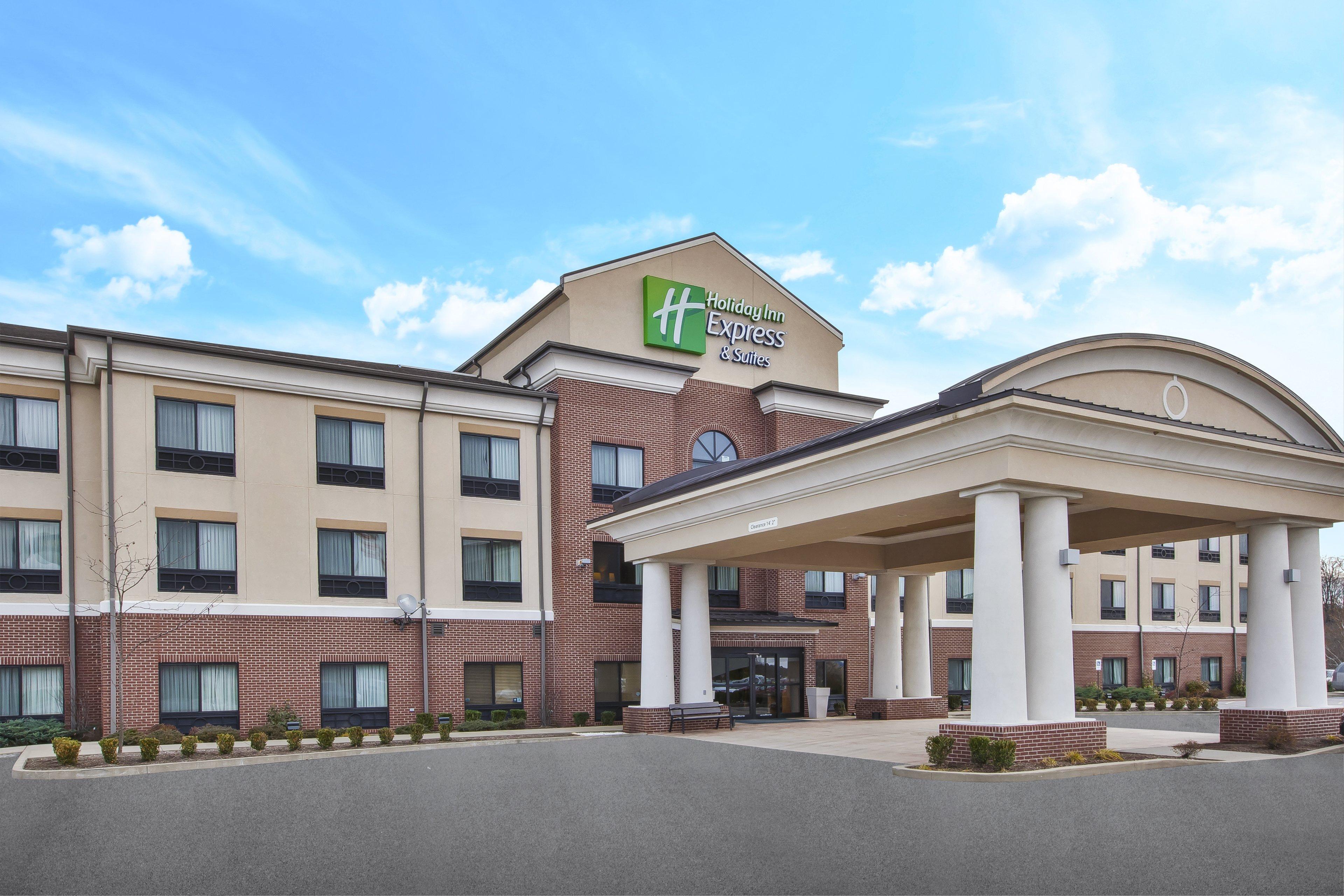 Holiday Inn Express And Suites Wheeling By Ihg Triadelphia Exterior photo